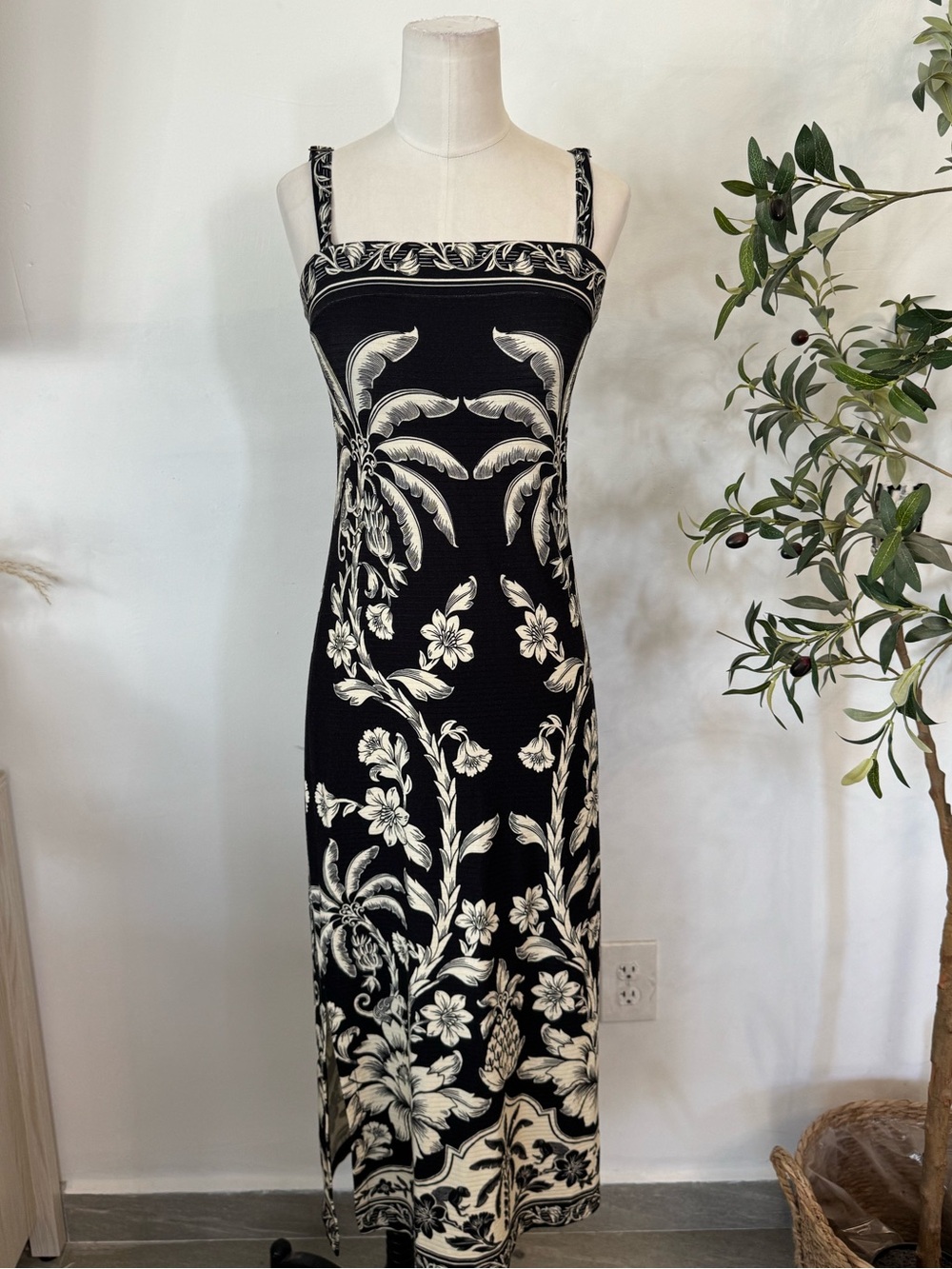 Farm Rio Black & White Tropical Floral Maxi Dress Size Medium Brazil